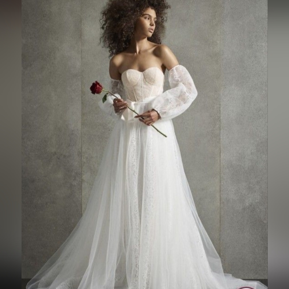🤍WHITE by VERA WANG🤍White Dutch Lace Corset Wedding Dress